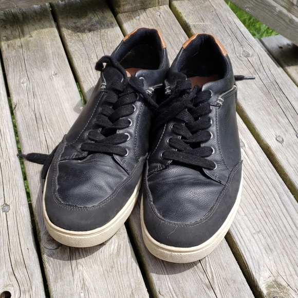 Steve Madden Sneakers - Picture 1 of 2